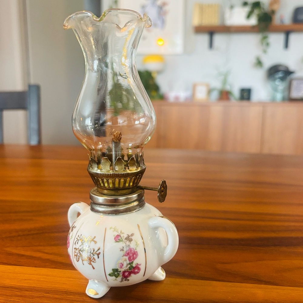 Vintage Miniature Oil Lamp – Likely 1960s–1980s - Picture 2 of 12